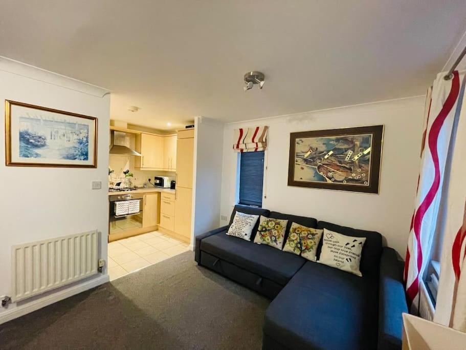 Orchid Cotswold Stone House Holiday home Swindon